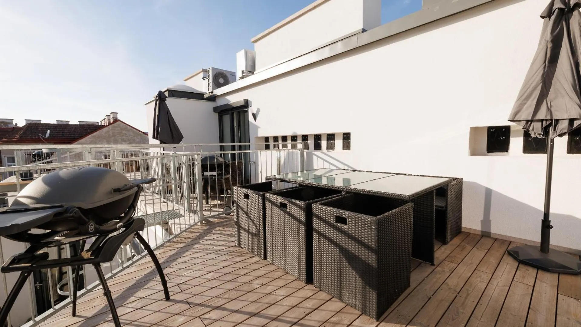 Symphony Apartments 40 - Modern Loft With Terrace And Grill In Central Location 비엔나 0*,  오스트리아