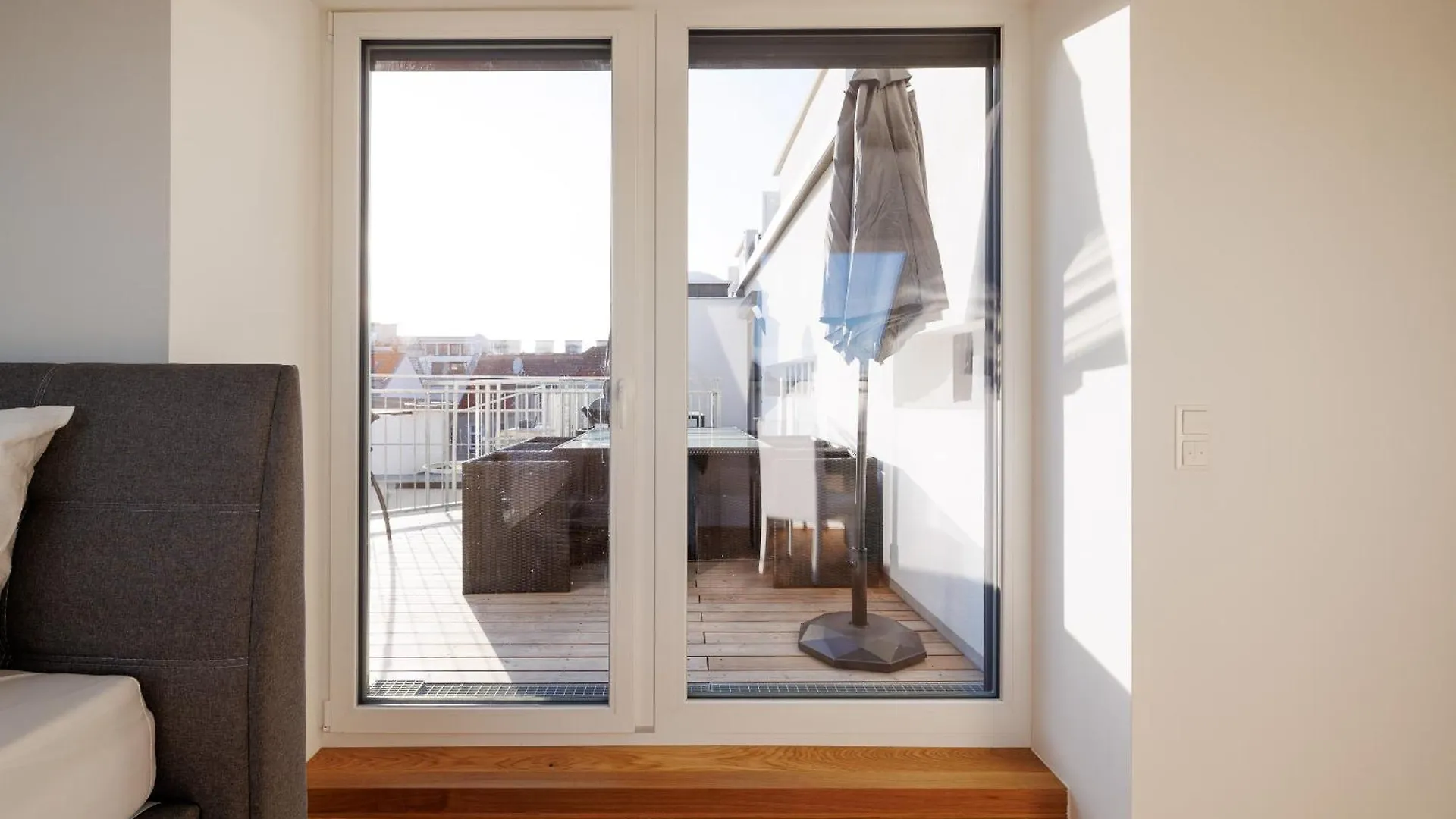 Symphony Apartments 40 - Modern Loft With Terrace And Grill In Central Location 비엔나 0*,  오스트리아
