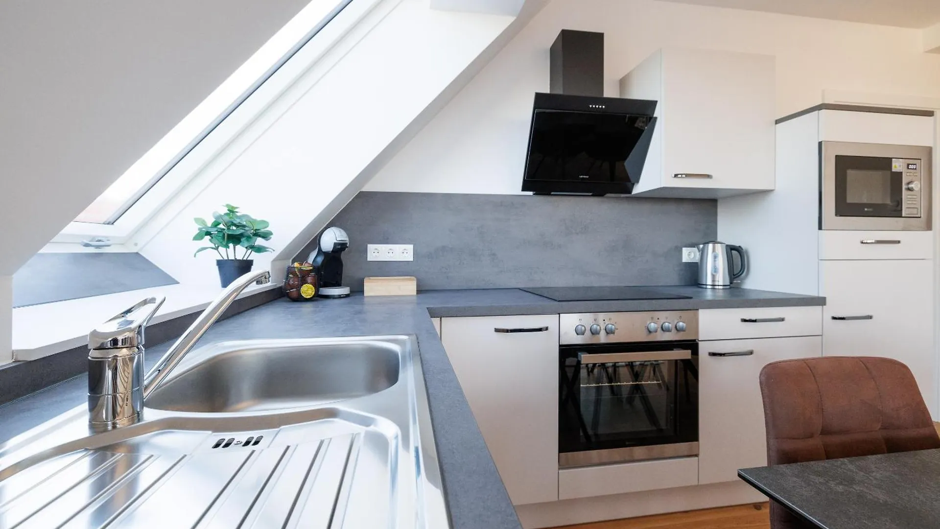 Symphony Apartments 40 - Modern Loft With Terrace And Grill In Central Location 비엔나 0*,